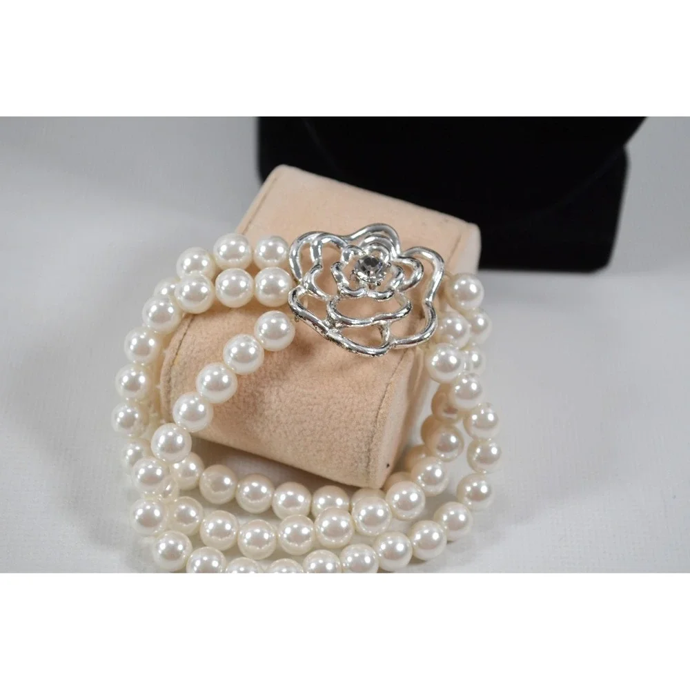 Avon Floral Bloom Pearlesque Jewelry Set Necklace Bracelet Silver Toner White